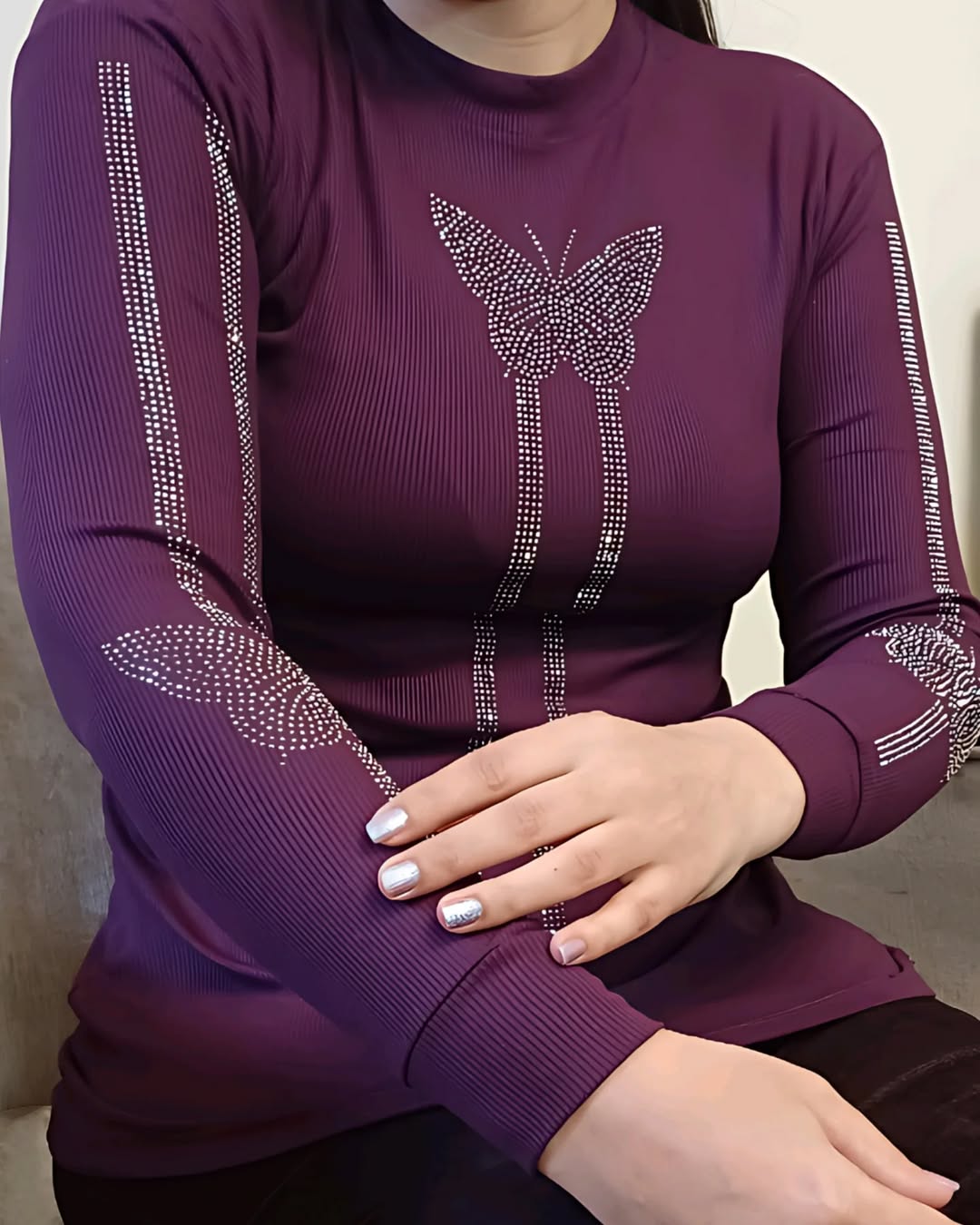 بلوز زنانه مدل آستین بلند نگین دار جنس فانریپ کشی